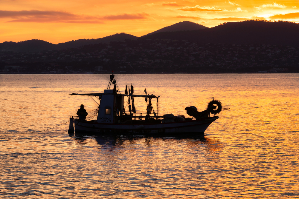 Fisher boat in action 