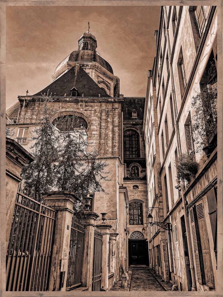 Paris, passage Saint-Paul dans le Marais