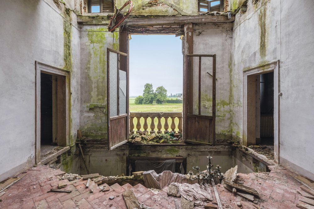 Chérie, va ferméer la fenêtre - Abandoned Palace - Italy