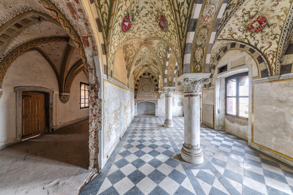 Pile ou Farce - Abandoned Castle - Italy